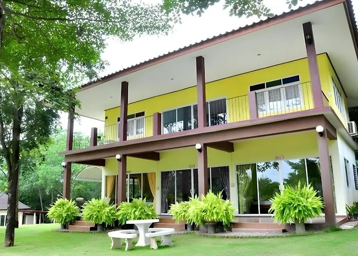 รีสอร์ท At Suanphung Na Khun Saen